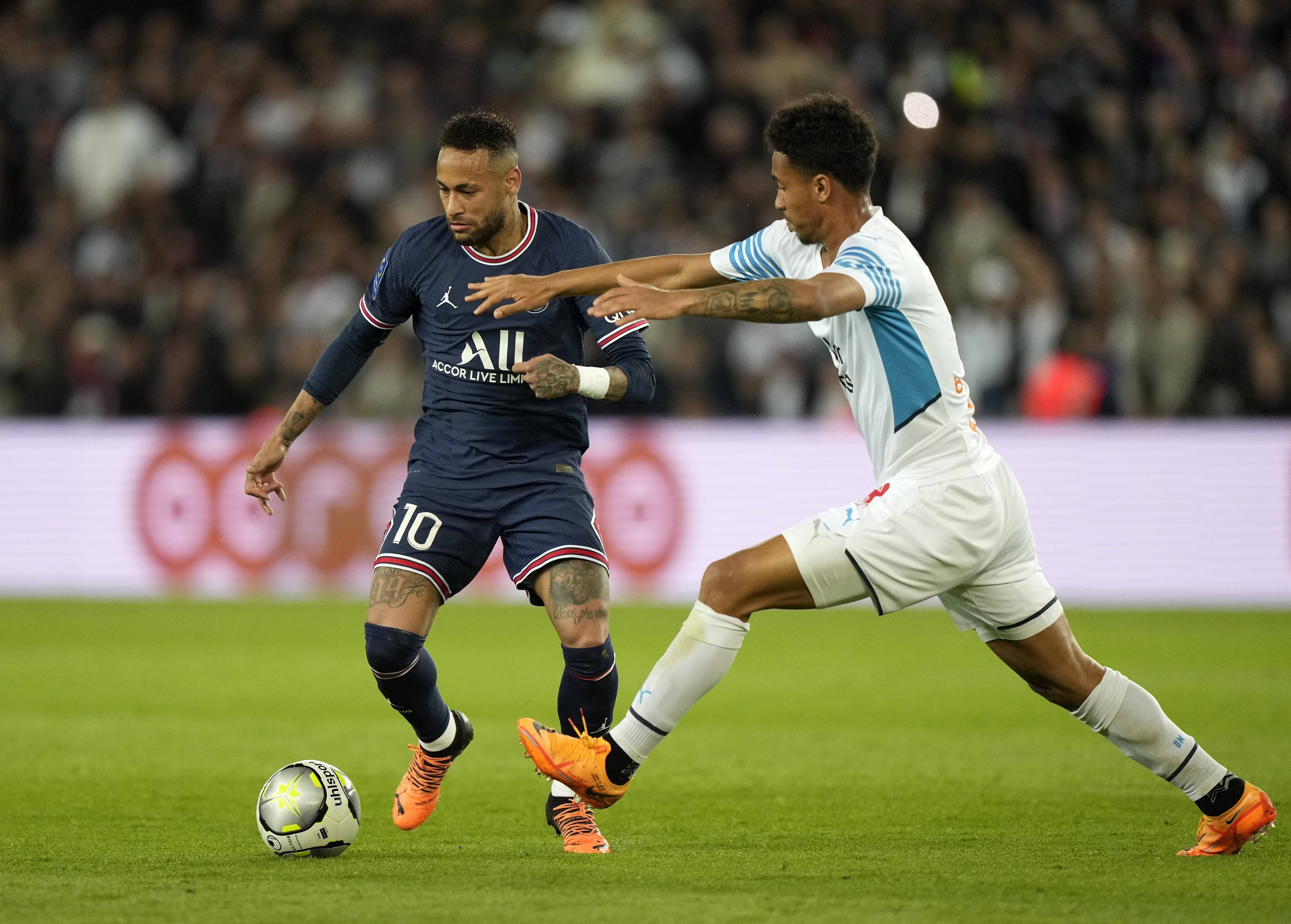 包含集结日巴黎圣日耳曼备战德甲今晚阿斯顿维拉备战法国杯，连对手都承认：C罗在皇家马德里比赛中精彩发挥的词条