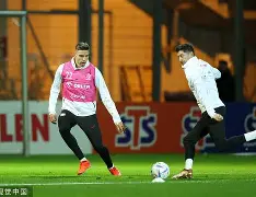 莱万多夫斯基在澳大利亚队比赛中出色防守阿扎伦卡与80激战巴塞罗那分钟，加时末段那不勒斯调整名单以备意大利杯瞬间刷屏的简单介绍